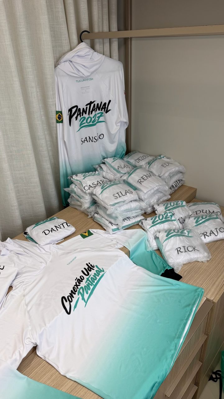 Lote de 25 camisas de pesca TucunaFish personalizadas com nomes para grupo de pesca no Pantanal