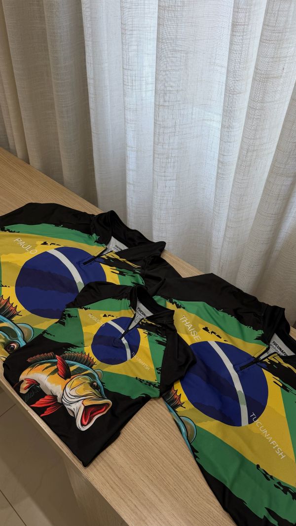 Três camisas de pesca TucunaFish personalizadas com a mesma arte para pai, mãe e filho