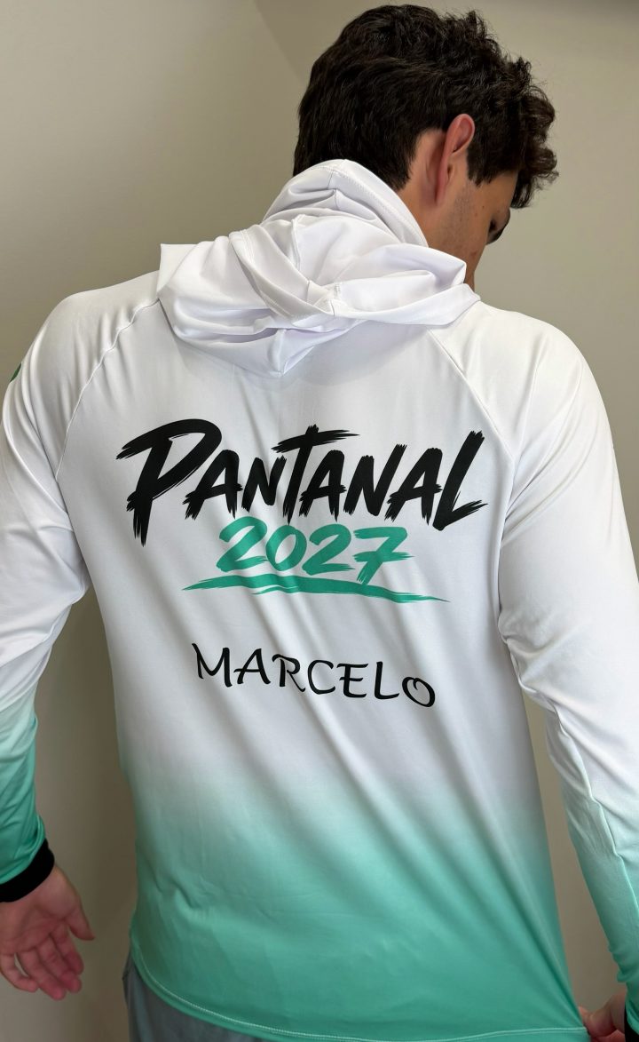 Costas de camisa de pesca TucunaFish com capuz, personalizada com nome e arte do grupo Pantanal 2027